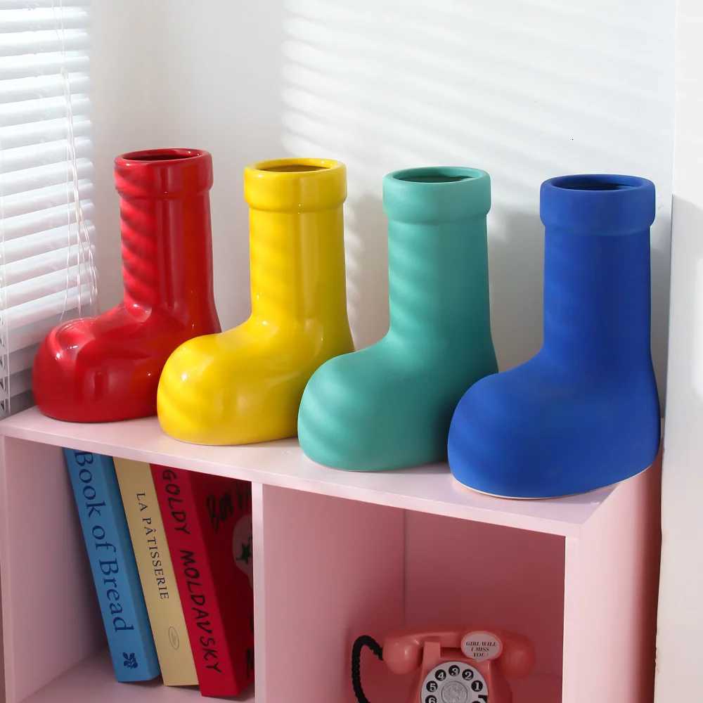 Ceramic Vase Shoes Galoshes Boots Floral Arrangement Accessories Hydroponics Flowerpot Pen Container Shoe Vase He Decoration Y251201