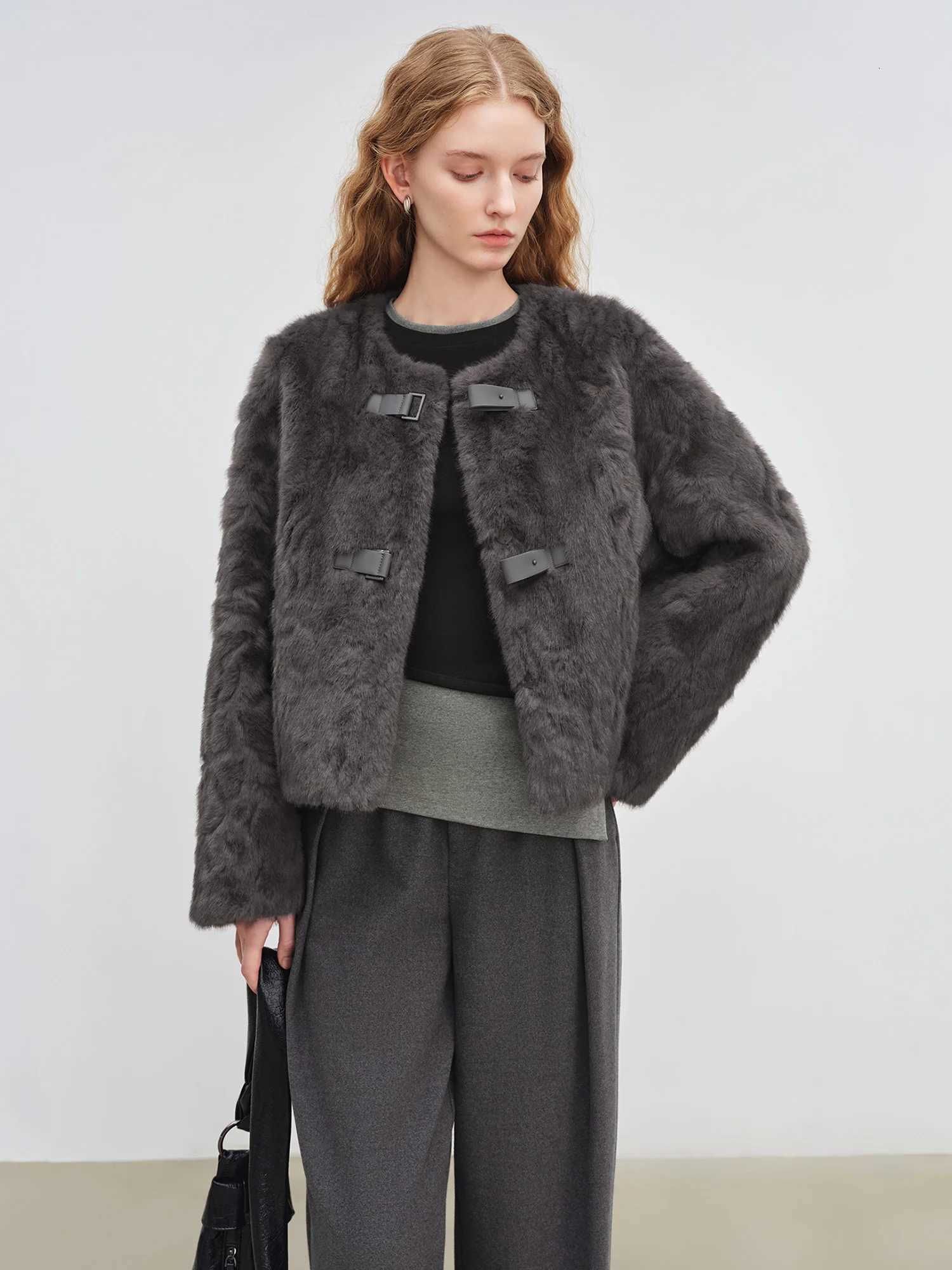 ZIQIAO Short Textured Eco-friendly Fur Coat for Women New Winter Style for 2025 Faux Fur Jacket Ins Streetwear StylishT251201