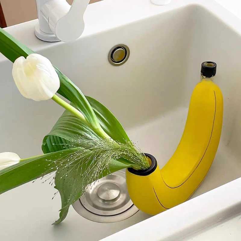 Banana Vase Resin Flower Vase Cute Banana Shape Tabletop Decorative Vase for Flowers Arrangement Living Ro Bedro He Decor Y251201