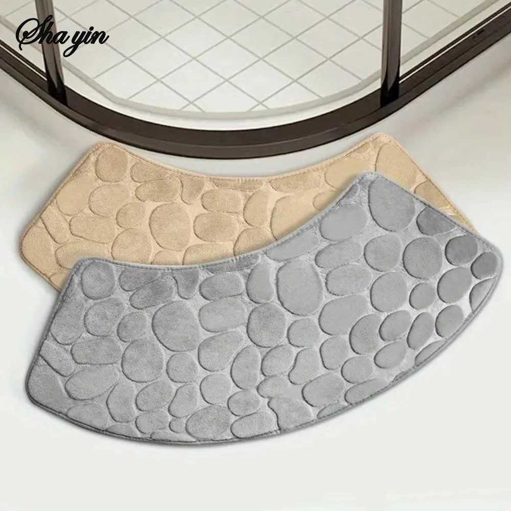 1PC Arc-Shaped Water-Absorbing Floor Mat Sector-Shaped Carpet Shower Ro Entrance Foot Mat Toilet Bathro Anti-Slip Mat H251129