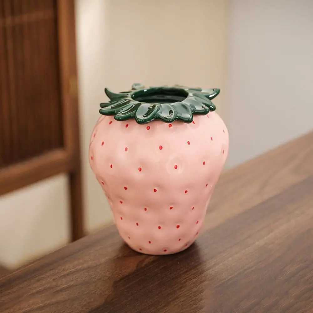 Cute Strawberry Ceramic Vase High-End Ins Style Hydroponic Flower Pot Charming Simation Strawberry Ornaments Living Ro Y251201