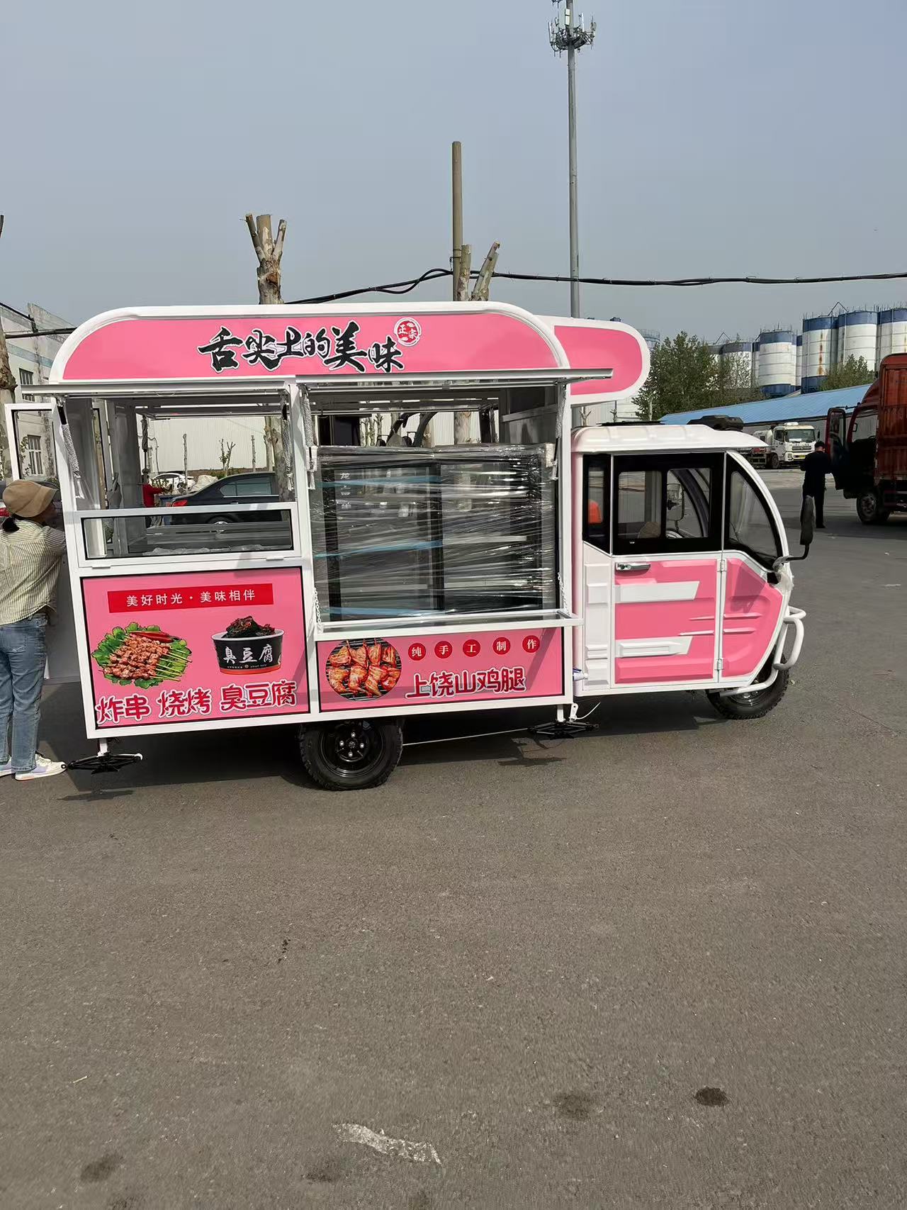 Eye-Catching 3-Wheel Motorcycle Food Cart, Perfect for Milk Tea & Coffee Retail
