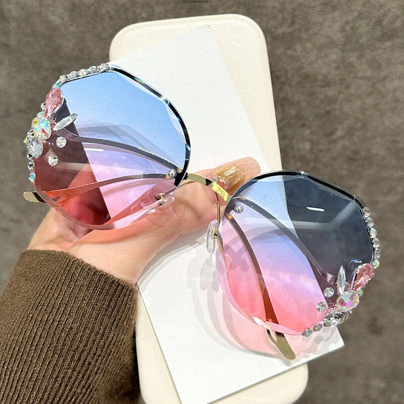 2024 New Style Personalized Diamond-Studded Sunglasses for Women, High-End Look, Face Slimming, UV Protection, Fashionable Sunshade Glasses