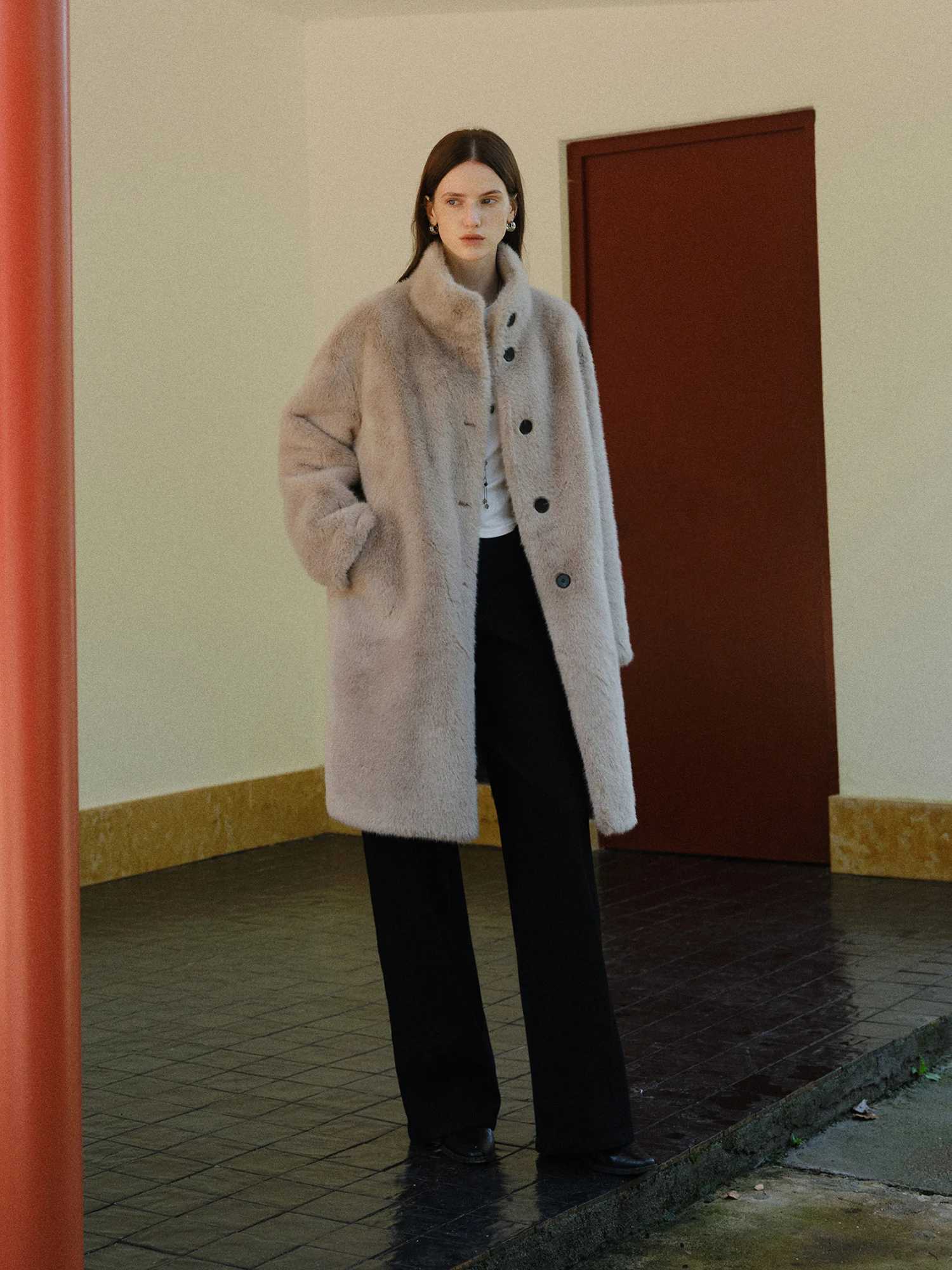 ZIQIAO Korean Style Stand-up Collar Faux Mink Coat for Women 2025 Winter New Style Faux Fur Warm Coat Soft Cozy StreetwearT251201