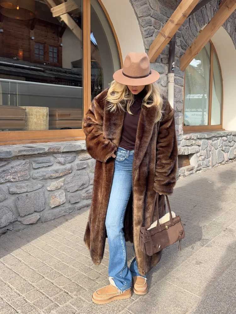 Elegant Plush Faux Fur Maxi Lapel Coat Women Winter Plush Warm Jackets Full Sleeve Loose Fit New Elegant High Street OvercoatsT251201