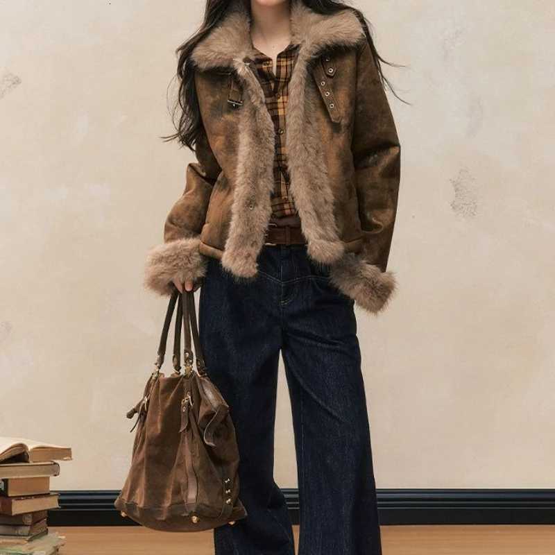 Autumn and Winter Coat with A Stylish Fur Patchwork Design Womens Biker Jacket Leather and Fur Integrated JacketT251201