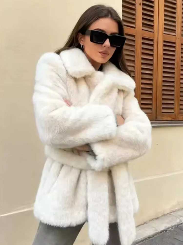 Women Thicken Faux Fur Coats For Autumn Winter Warm Long Sleeve Turn Down Collar Coats Chic New Belt Loose Jacket Street TopsT251201