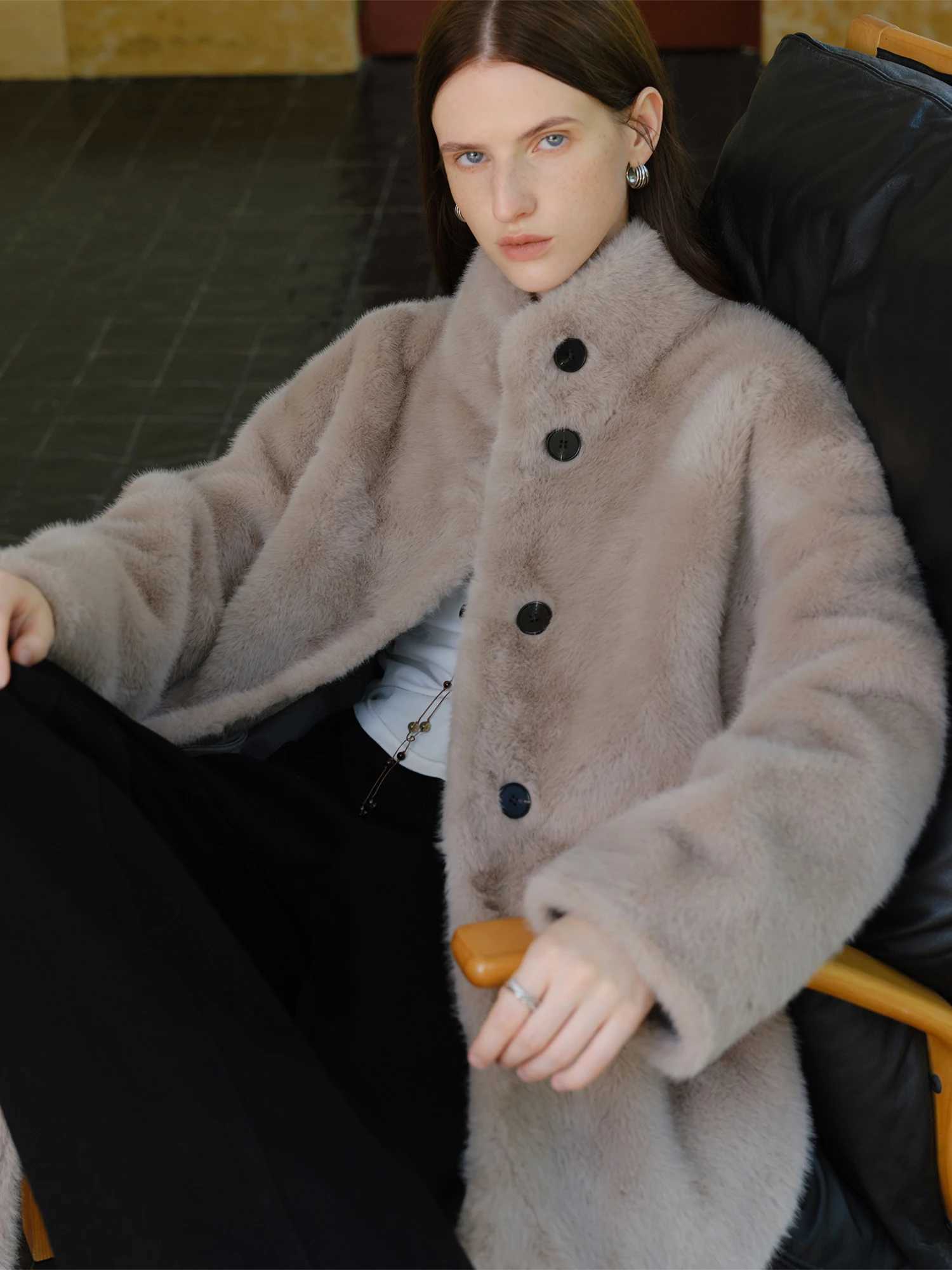 ZIQIAO Korean Style Stand-up Collar Faux Mink Coat for Women 2025 Winter New Style Faux Fur Warm Coat Soft Cozy StreetwearT251201