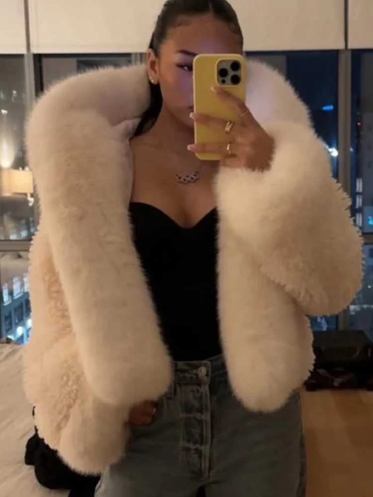 Pure White Faux Fur Short Jacket Casual Lapel Full Sleeve Loose Thickened Hooded Jacket 2025 Womens Winter Streetwear New StyleT251201