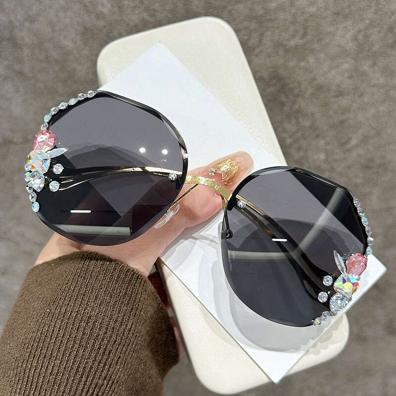 2024 New Style Personalized Diamond-Studded Sunglasses for Women, High-End Look, Face Slimming, UV Protection, Fashionable Sunshade Glasses