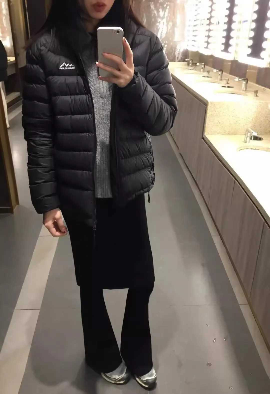 Pork rib down jacket womens short lightweight 2025 winter new style simple white duck down casual sports hooded jacketT251201