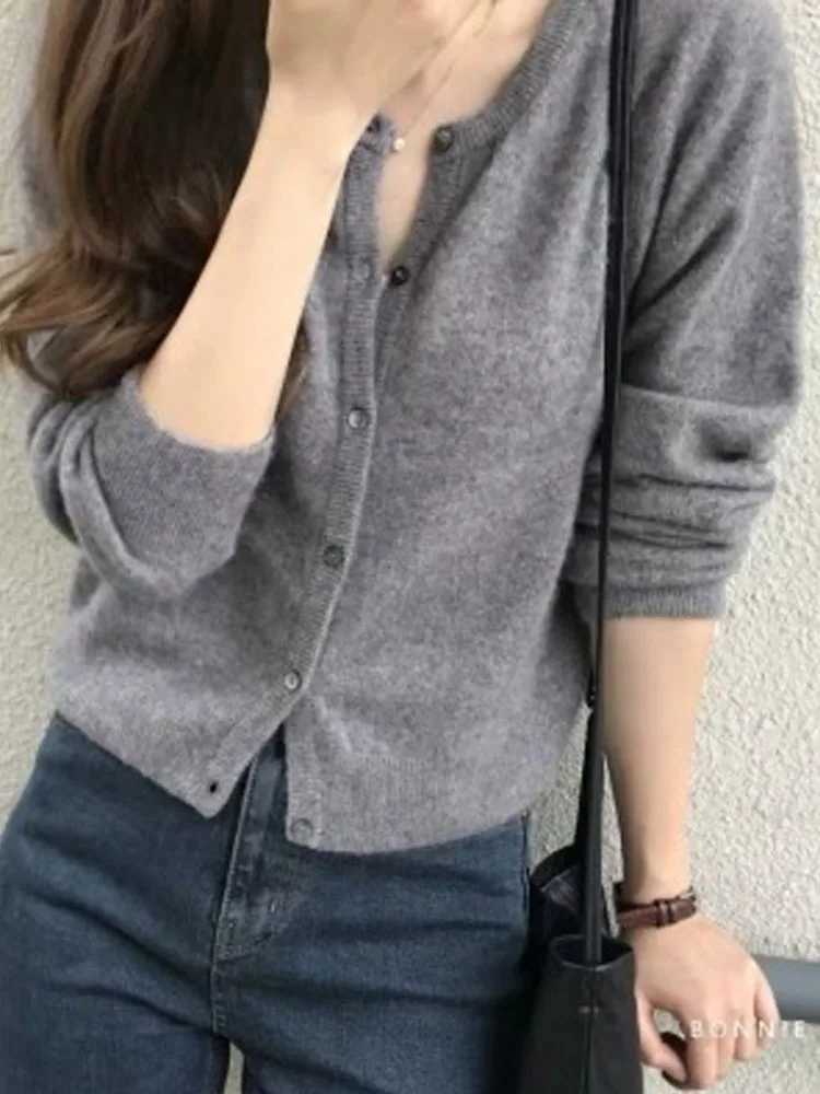 Round neck black temperament short knitted cardigan loose outer sweater jacket for autumn and winter commuting women M260306