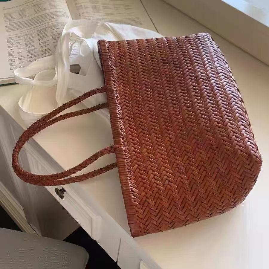 2025 New Pu Leather Woven Vegetable Basket Bag Versatile Single Shoulder Large Capacity Vacation Armpit Tote Bag For Women