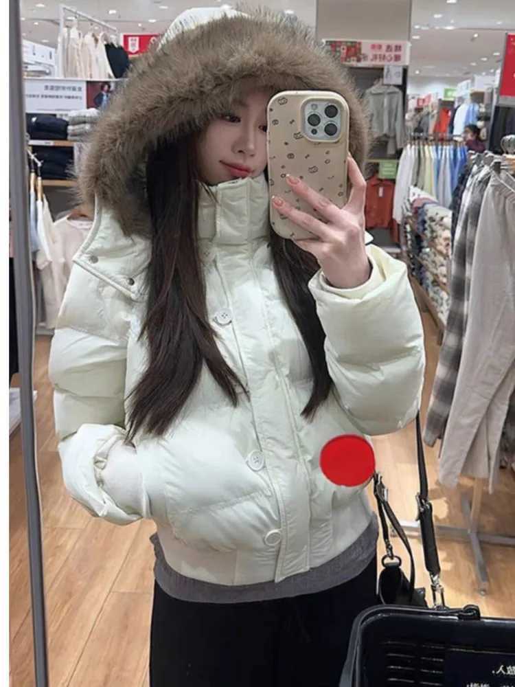 Autumn Winter Fur Hooded Jacket Women Outerwear Thick Dowon Cotton Padded Slim Short Parkas Female Cropped Puffer Bubble CoatT251201