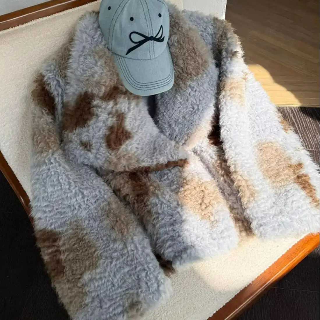 HIGH QUALITY Winter Large Lapel Curly Lamb Fur Coat Long sleeve Warm Shaggy Tie dye Gradient Faux Fur Jacket Loose OuterwearT251201