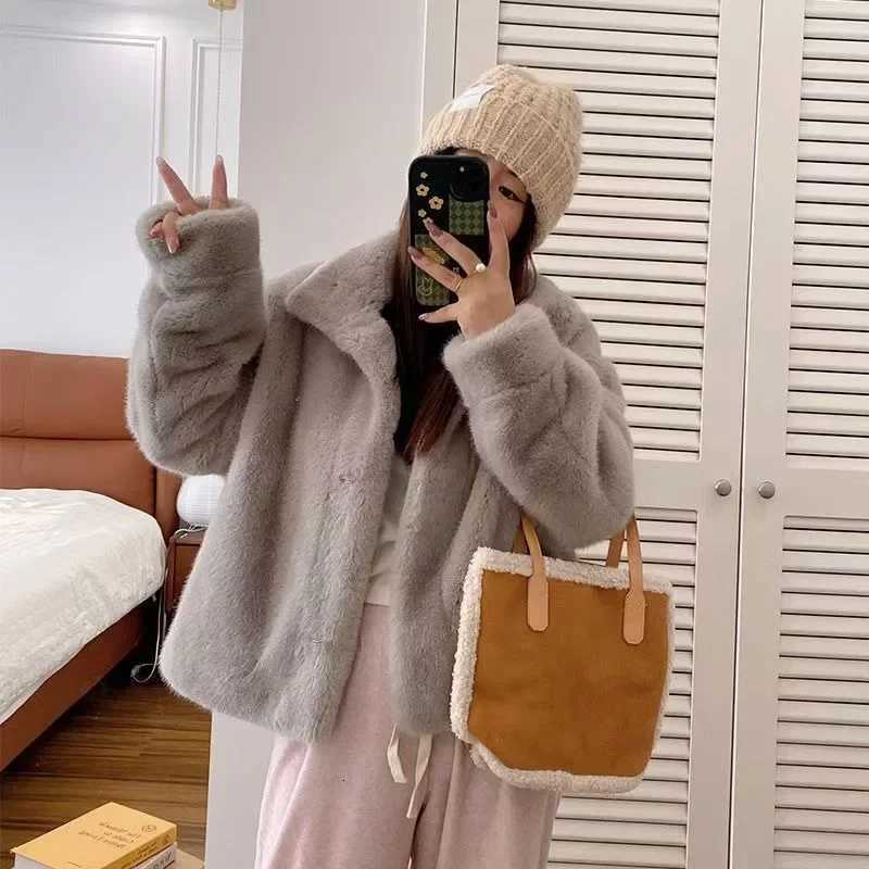 Women Fashion Stand Collar Mink Fur Top Female Long Sleeves Fox Jacket Autumn and Winter Lady Short Leather Fur OutwearT251201