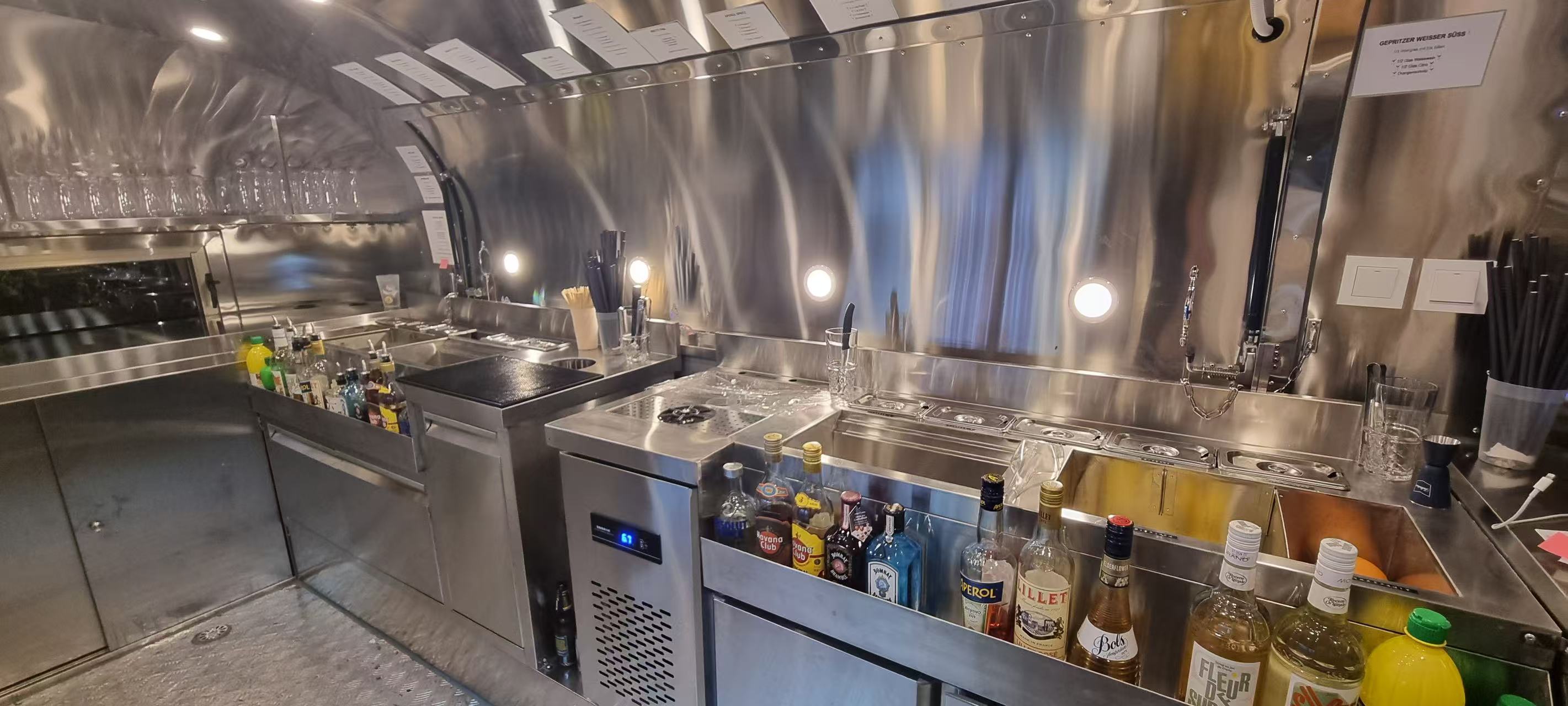 Classic Airstream Mobile Kitchen: Versatile for Fast Food, Desserts & Beverage Service