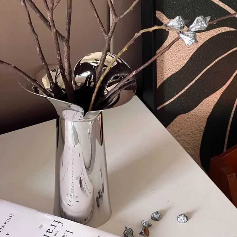 Modern Flower Vase Nordic Aesthetic Flower Bottle Desk Decorating Elegant Vases Ro Decoration Off Flowerpot Unusual Shape Y251201