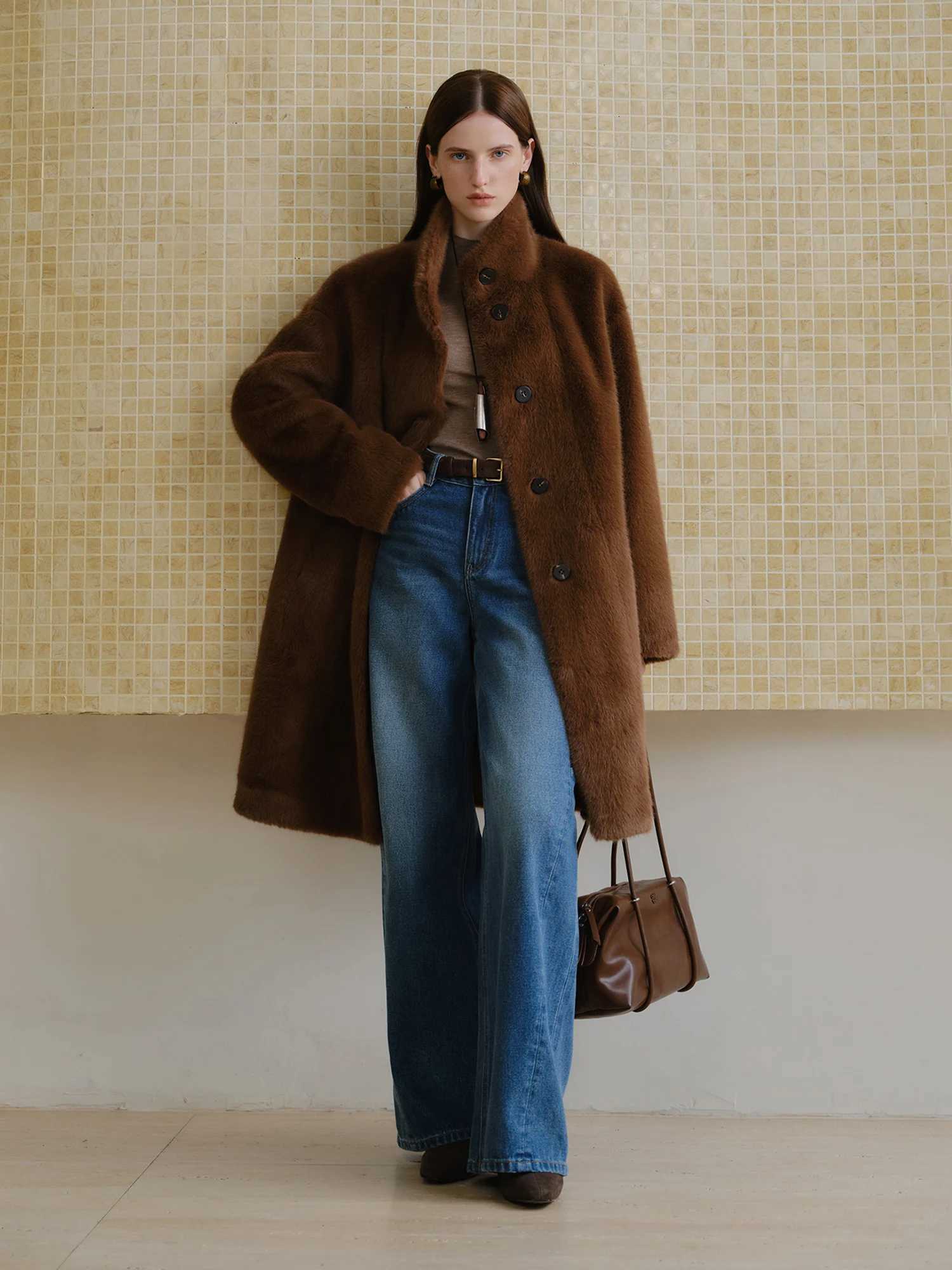 ZIQIAO Korean Style Stand-up Collar Faux Mink Coat for Women 2025 Winter New Style Faux Fur Warm Coat Soft Cozy StreetwearT251201