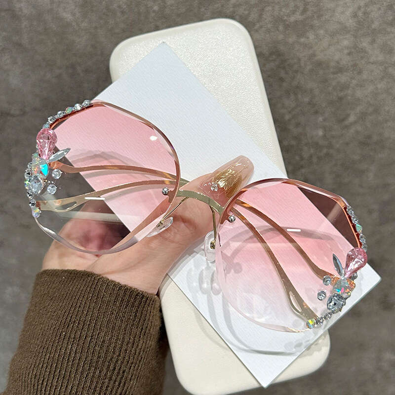 2024 New Style Personalized Diamond-Studded Sunglasses for Women, High-End Look, Face Slimming, UV Protection, Fashionable Sunshade Glasses