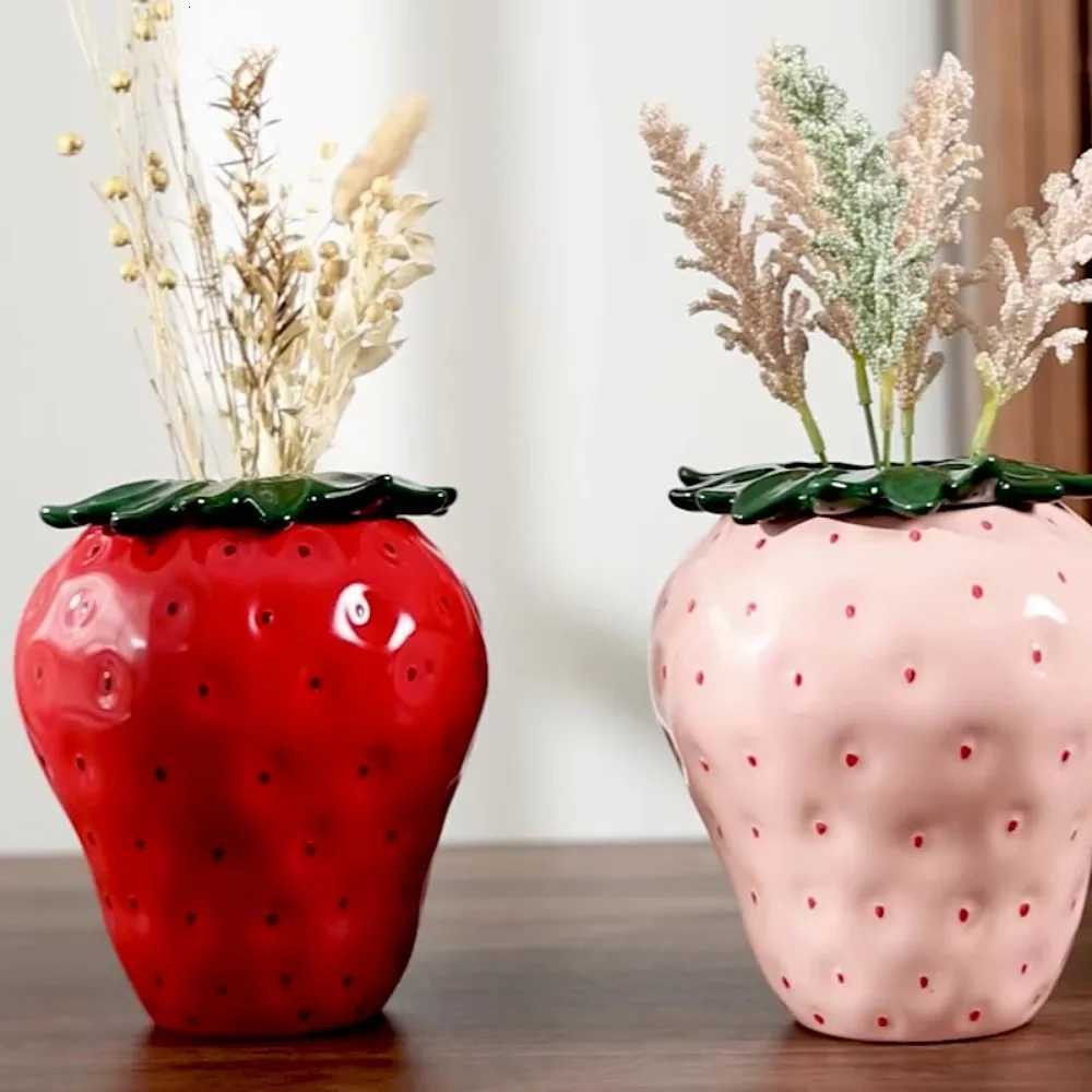 Cute Strawberry Ceramic Vase High-End Ins Style Hydroponic Flower Pot Charming Simation Strawberry Ornaments Living Ro Y251201