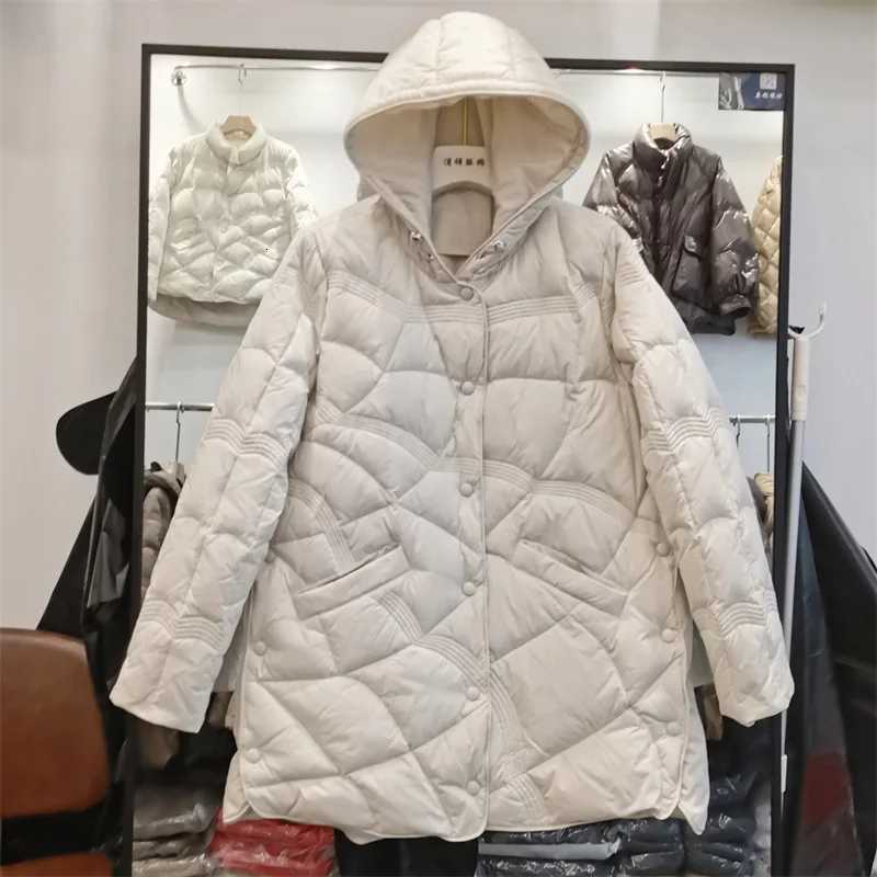 New Winter Coats Women 90 Duck Down Coat Ultra Light Puffer Feather Jacket Hooded Autumn Warm Casual Lightweight Female ParkaT251201