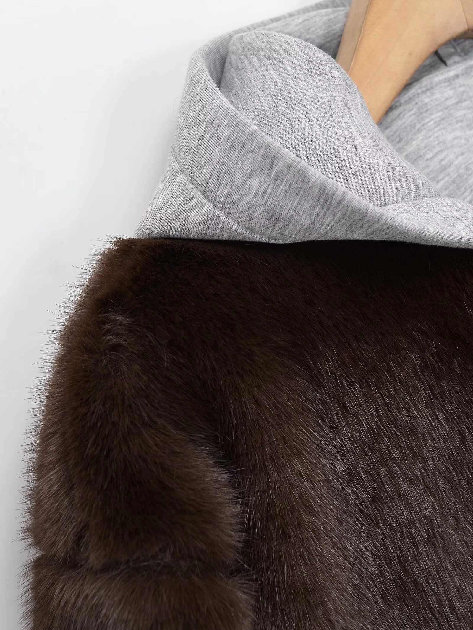 2025 Winter New Fashionable Sweet Loose Splicing Artificial Fur Zipper Hooded Jacket for WomenT251201