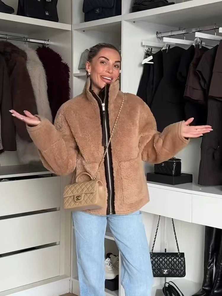 TFMLN Winter Womens Warm Leather Lamb Fur Splicing Jackets Chic Stand Collar Large Pockets Zipper Casual Fur Street OuterwearT251201