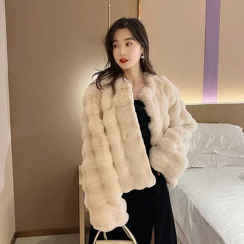White Fur Coat for Women 2025 Autumn and Winter New Style Short Imitation Fur Plush Collarless Top Short Top Warm and TrendT251201
