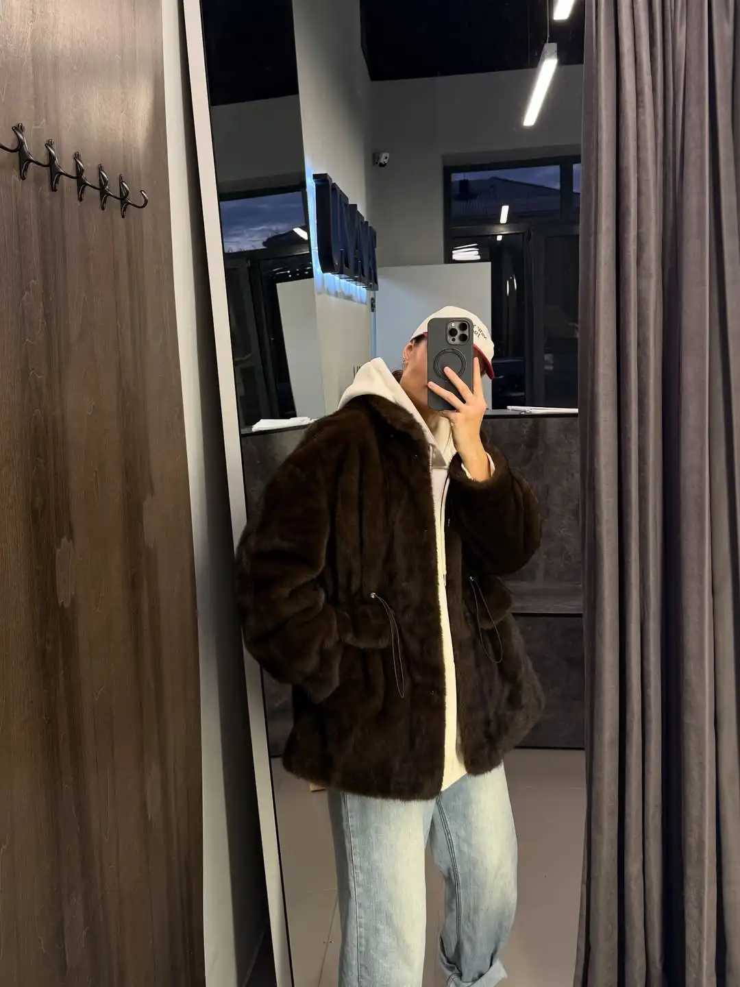 Drawstring Cinched-waist Faux Fur Coat Women Chic Stand Collar Full Sleeve Pocket Warm Jacket Lady Winter Daily Street CoatsT251201