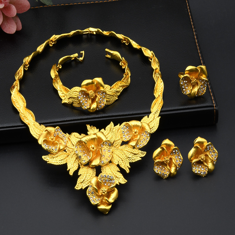 Hollow Design Hot Selling Dubai Luxury 24K Gold Plated Jewelry Set Indian Bride Wedding Necklace Earrings241105