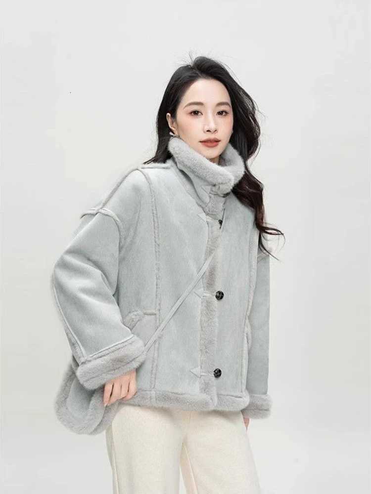 2025 Winter Fashion New Womens Simulated Fur Coat Thickened Imitation Fur Integrated Stand Collar Thickened Warm CoatT251201