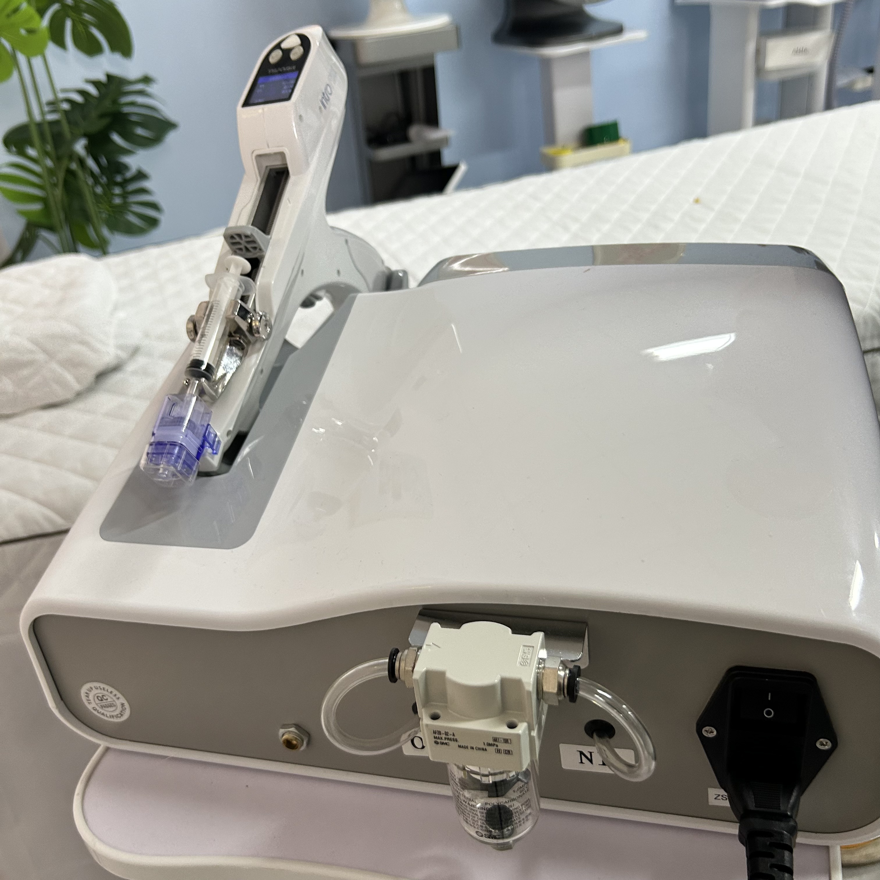 Mesotherapy Gun Hydra Machine For Facial Rejuvenation Skin Tightening Hydration and Wrinkle Removal Beauty Salon Equipment