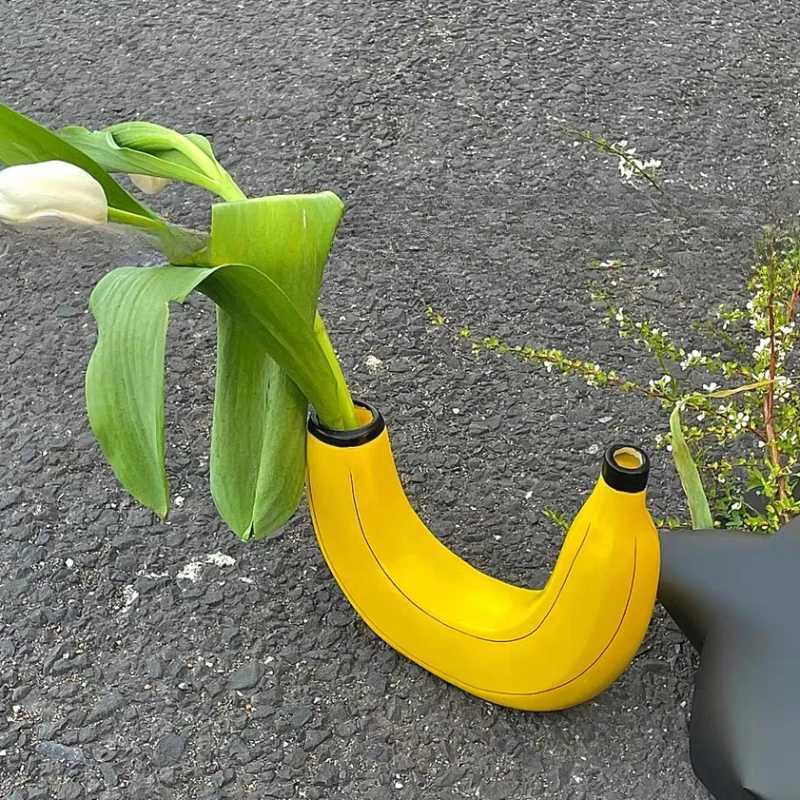 Banana Vase Resin Flower Vase Cute Banana Shape Tabletop Decorative Vase for Flowers Arrangement Living Ro Bedro He Decor Y251201