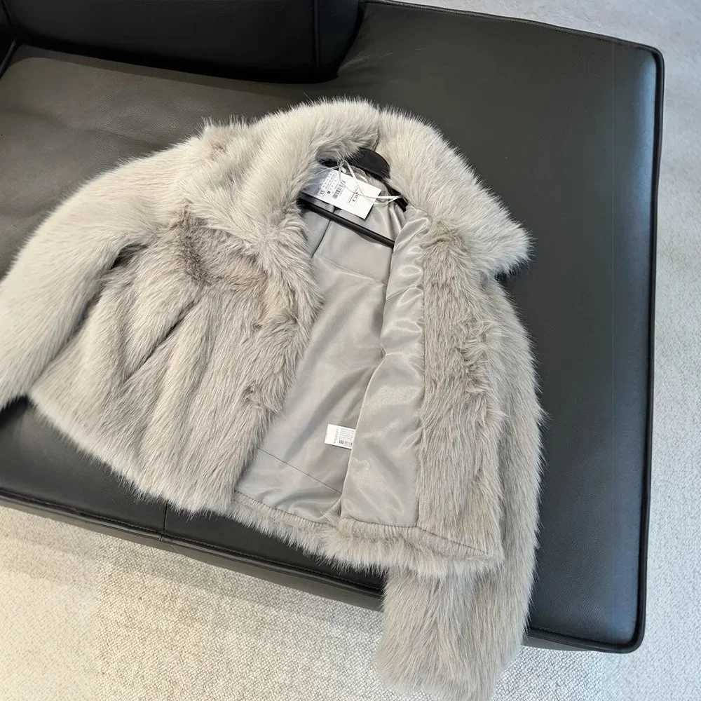 2024 Women Fashion Cropped Faux Fur Jacket Coat Long Sleeve Front Snap-button Female Outerwear Chic Lapel Collar Thick CoatT251201