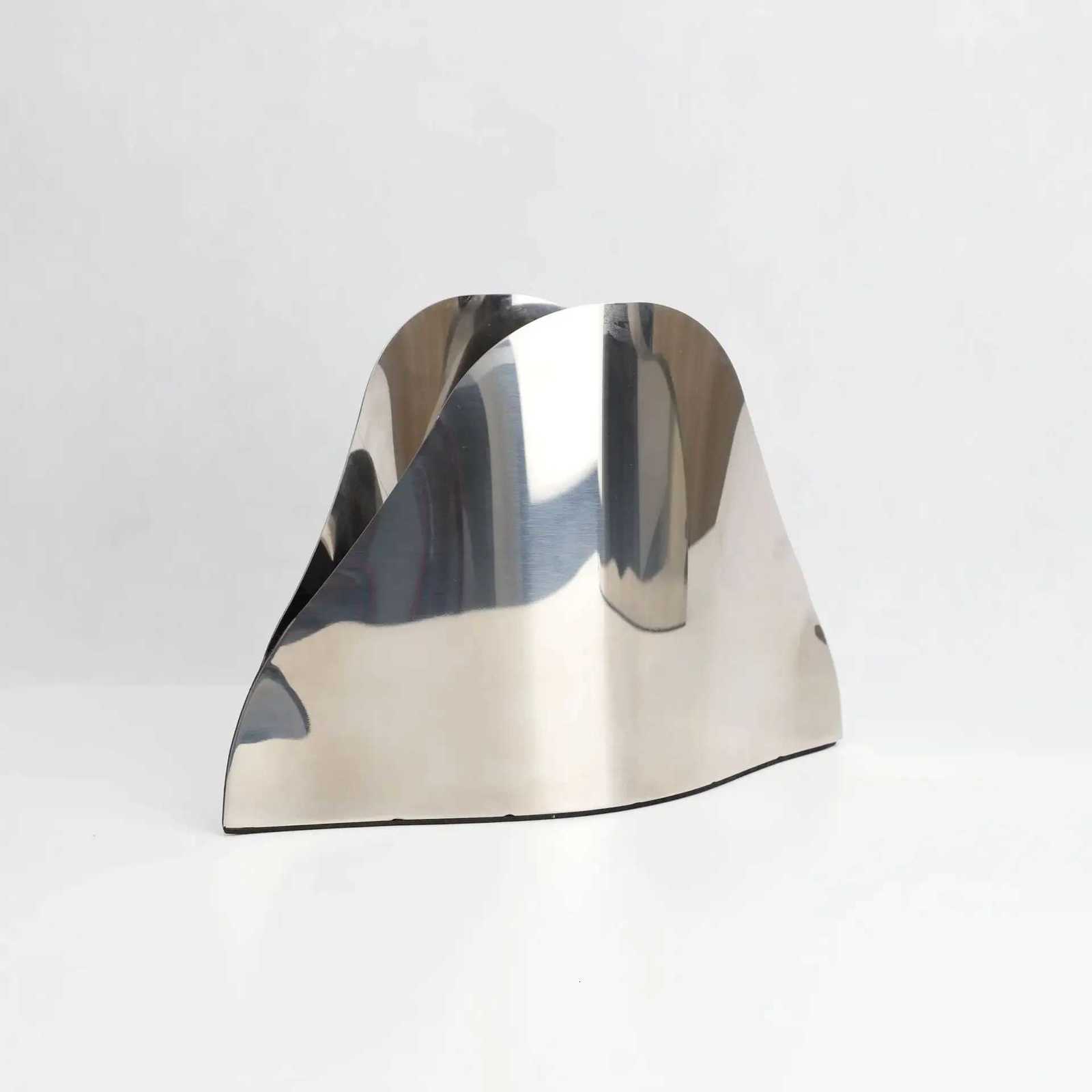 Creative Metal Vase Silver Wavy Shape Floral Arrangement Accessories Desktop Storage Container Flower Vase He Decoration Y251201