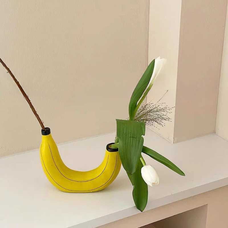 Banana Vase Resin Flower Vase Cute Banana Shape Tabletop Decorative Vase for Flowers Arrangement Living Ro Bedro He Decor Y251201