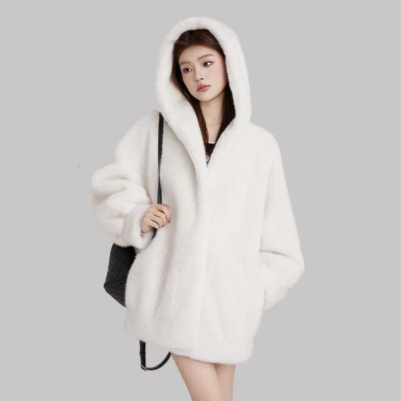 2024New Spring Women Retro Short Faux Leather Fur Coat Clothing Moto Biker Zipper Sheepskin Jacket Long Sleeved Turn Down CollarT251201