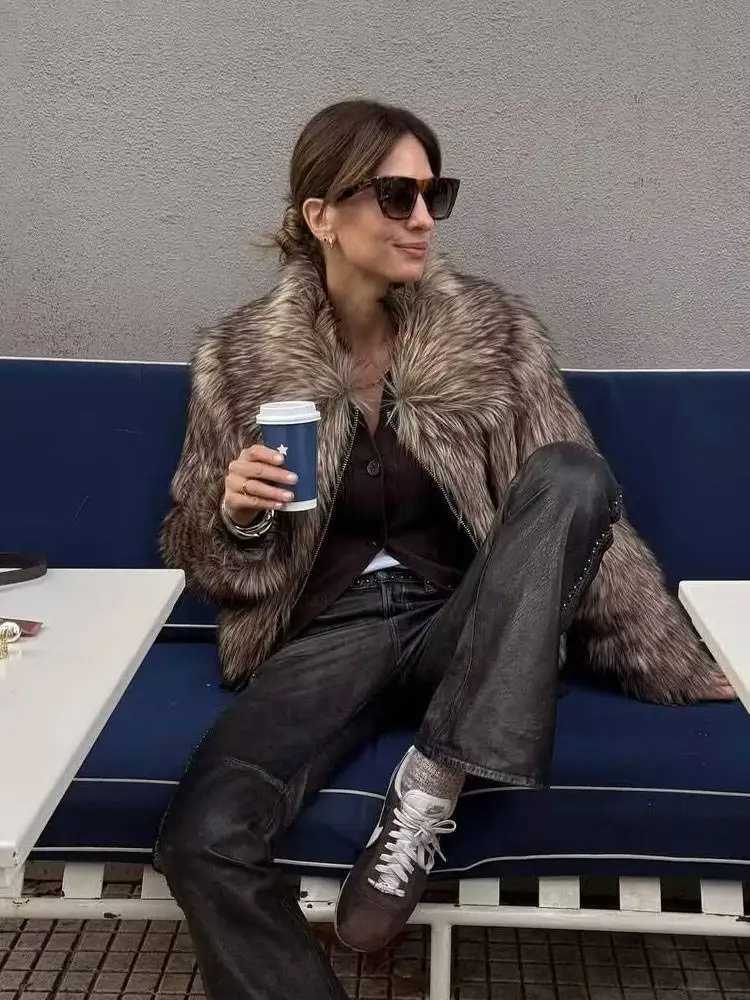 HH Womens Fashion Khaki Fur All-in-one Fur Casual Jacket Retro Lapel Zipper Decoration Womens Winter Warm Street JacketT251201