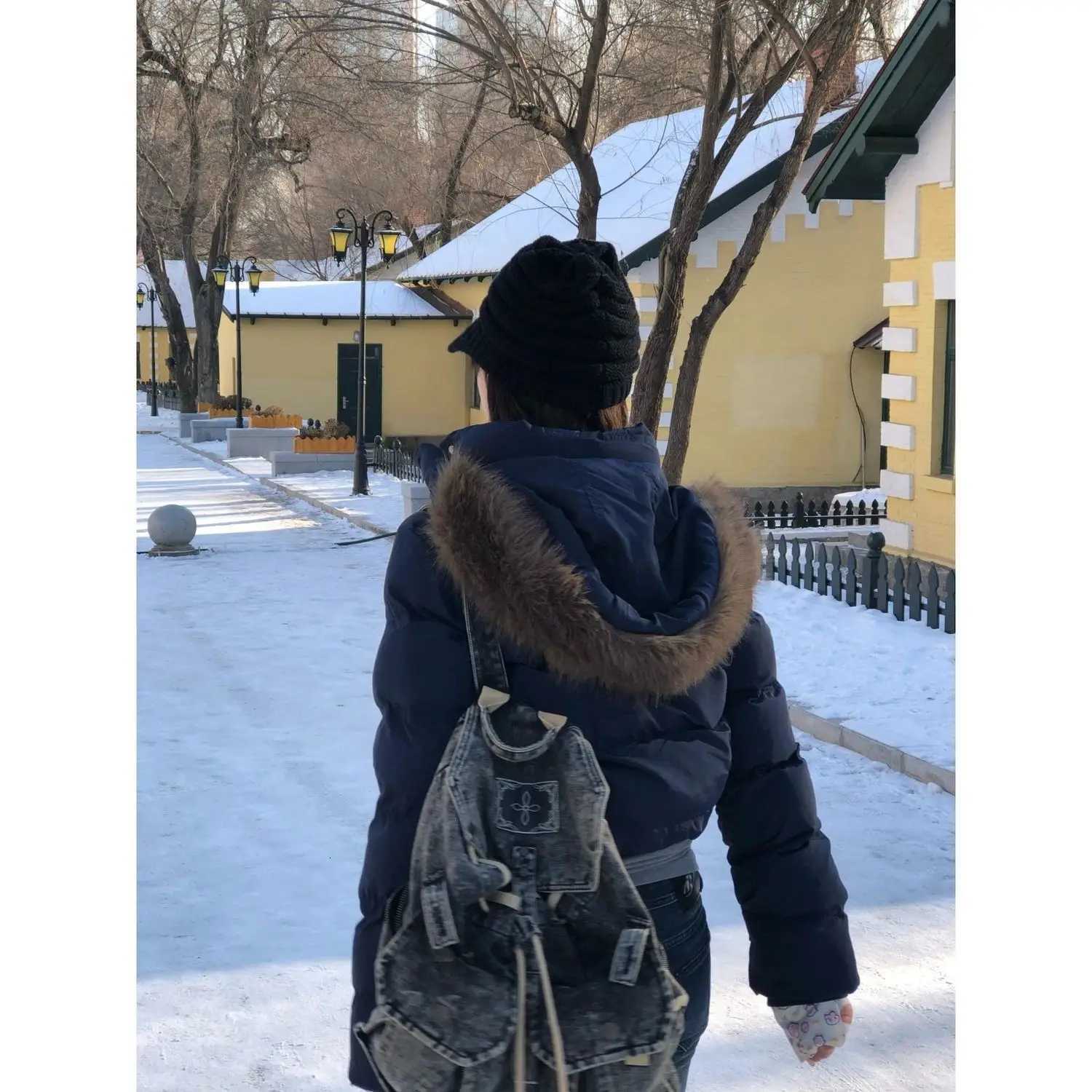 Womens Oversized Casual Big Fur Collar Thickened Coat 2025 Winter New Short Down Jacket Korean Loose Parka Coat Lady OuterwearT251201