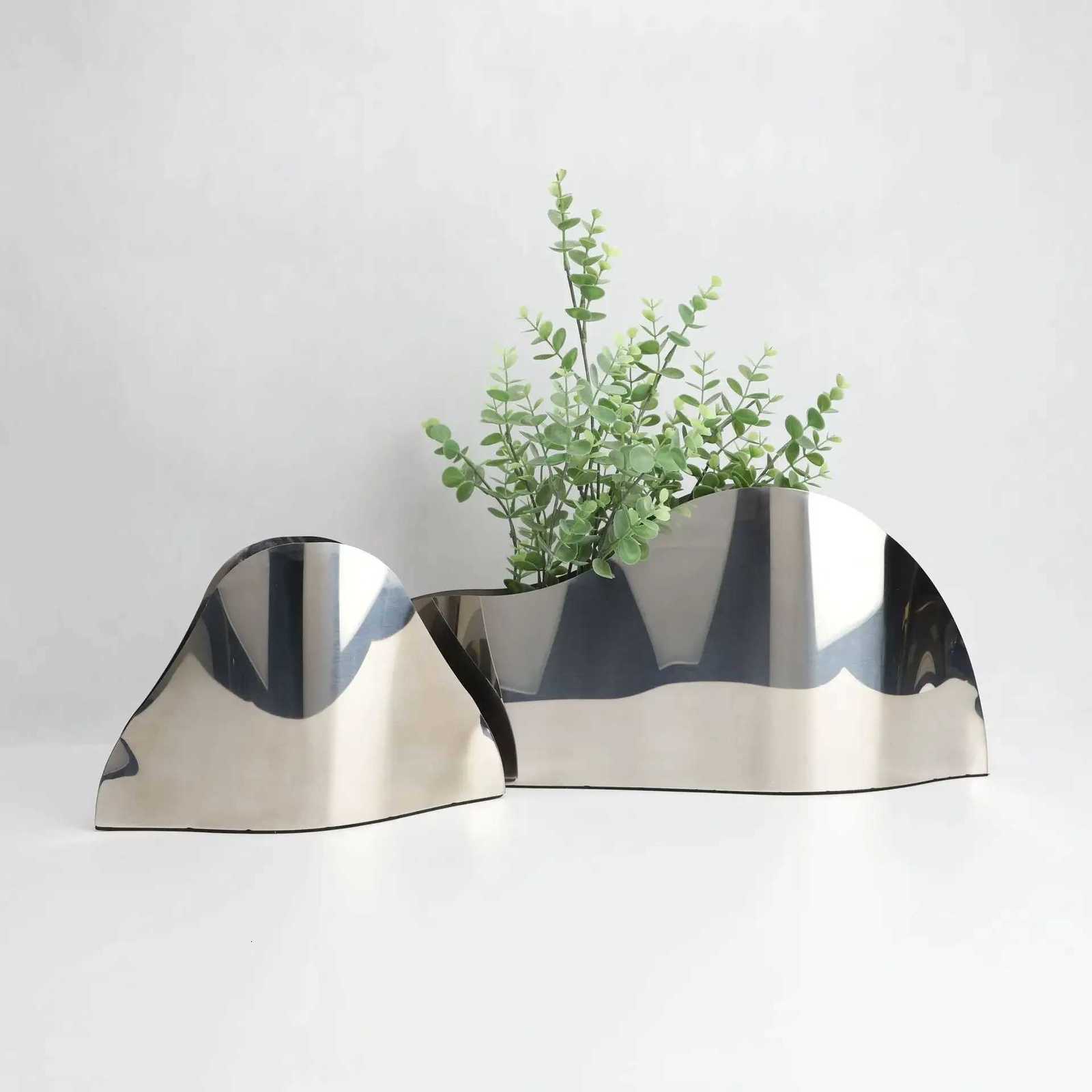 Creative Metal Vase Silver Wavy Shape Floral Arrangement Accessories Desktop Storage Container Flower Vase He Decoration Y251201