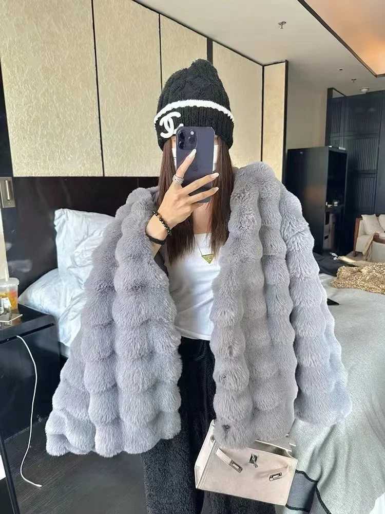 White Fur Coat for Women 2025 Autumn and Winter New Style Short Imitation Fur Plush Collarless Top Short Top Warm and TrendT251201