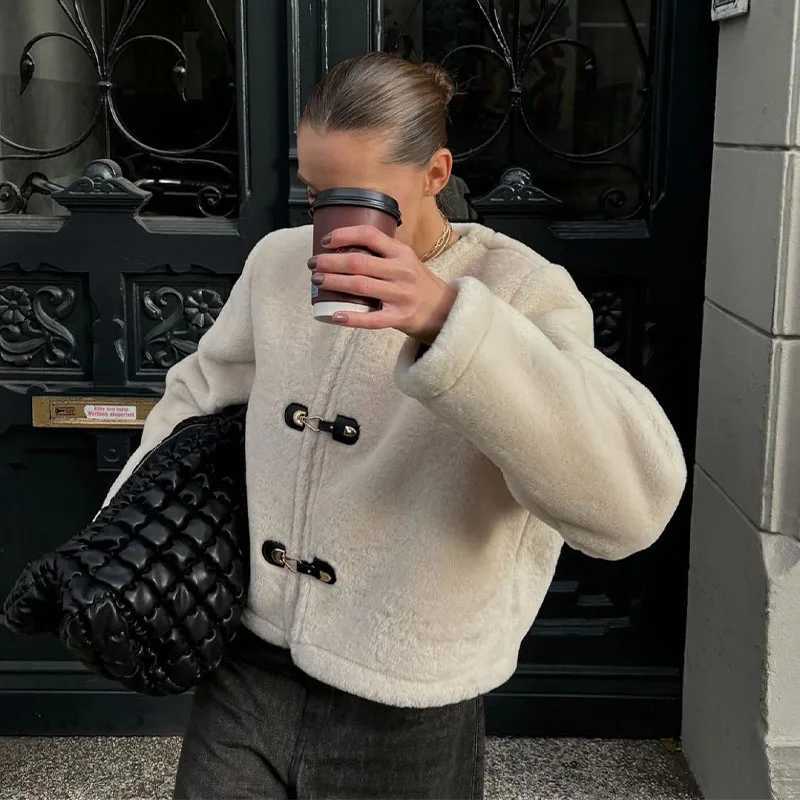 Women Fashion Winter Fur Coat Solid Beige Long Sleeves Horn Buckle Loose Jackets Female Casual Vintage High Street Outerwear TopT251201