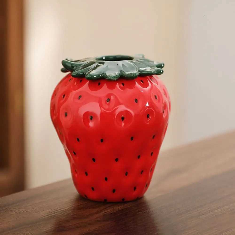 Cute Strawberry Ceramic Vase High-End Ins Style Hydroponic Flower Pot Charming Simation Strawberry Ornaments Living Ro Y251201