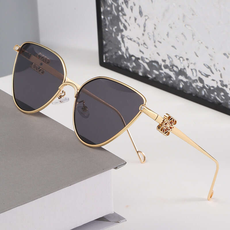 New Designer Retro Triangle Glasses Simple Metal Full Frame Fashion Cat Eye Sunglasses Unisex