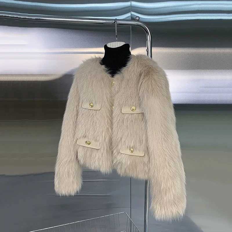 Autumn Winter 2024 New Fur Explosive Fur Style Fashionable Coat Fur Temperament Fox Short Versatile Winter Coat WomenT251201
