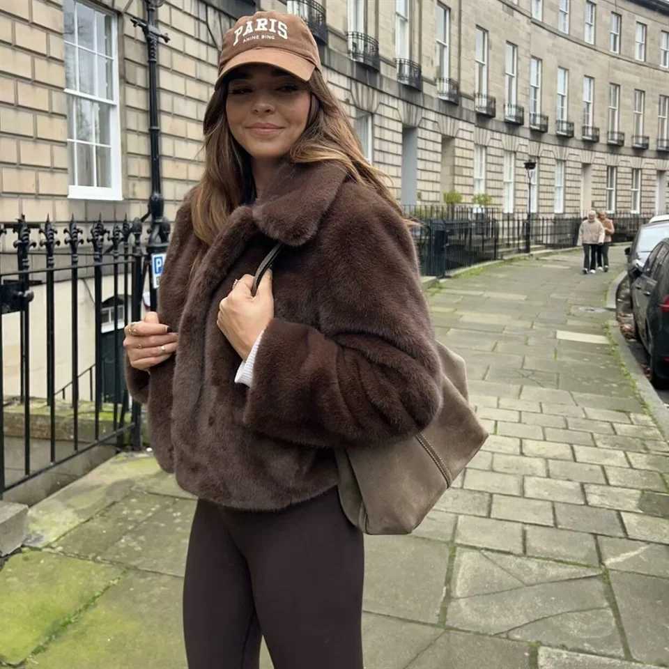 2024 Winter New Womens Clothing Style Versatile Collar Long Sleeve Artificial Fur Effect Short CoatT251201