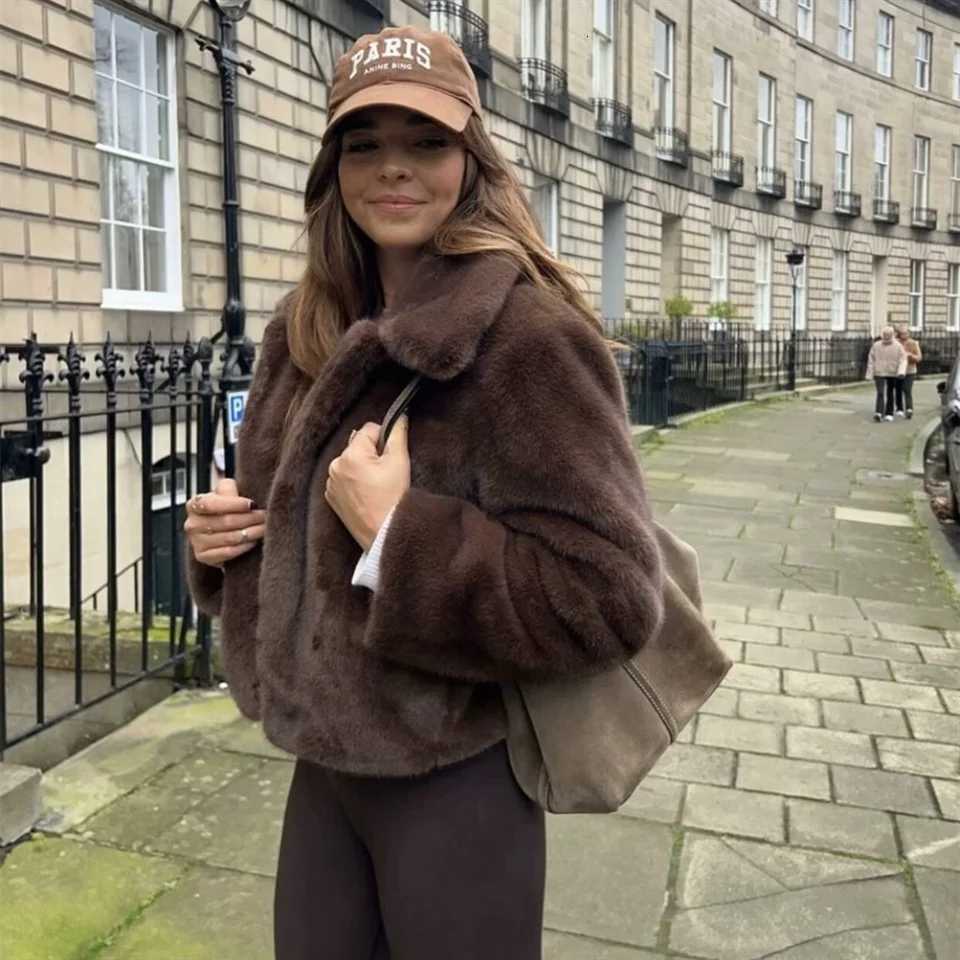 2024 Winter New Womens Clothing Style Versatile Collar Long Sleeve Artificial Fur Effect Short CoatT251201