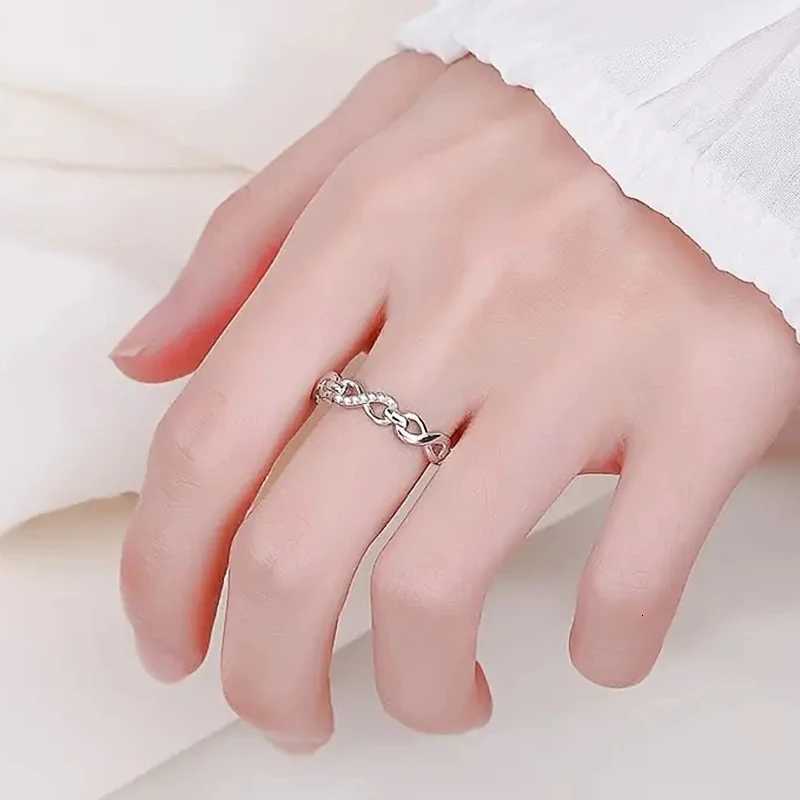 Huitan Elegant Infinity 8 Shaped Finger Ring for Women Wedding Band Accessories Silver Color Luxury Trendy Female Jewelry GiftT251201