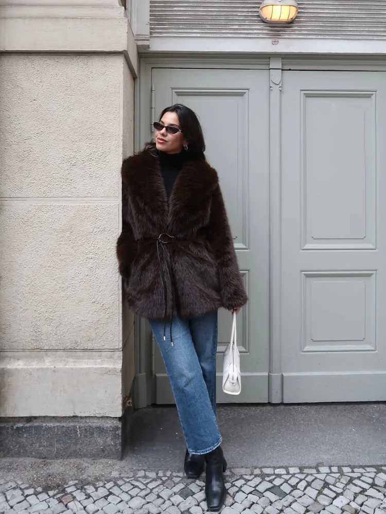 Women Solid Full Sleeve Casual Faux Fur Loose CoatsWarm Thicken Turn-down Collar Belt Coat Female 2025 Winter Lady OutwearsT251201